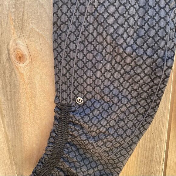 LuluLemon Capri leggings   - Picture 7 of 8